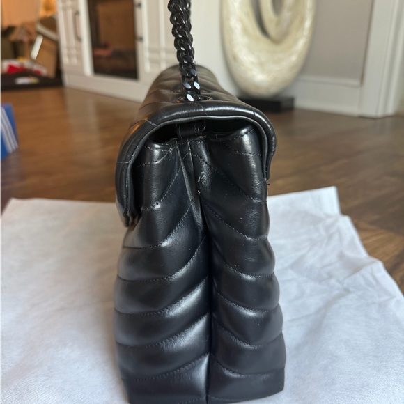 Yves Saint Laurent Large LouLou Bag - Picture 4 of 13